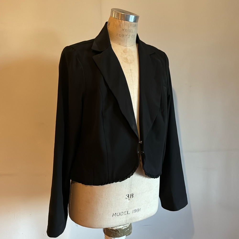 Torrid Black cropped blazer with ruffle edge women’s plus size 1X